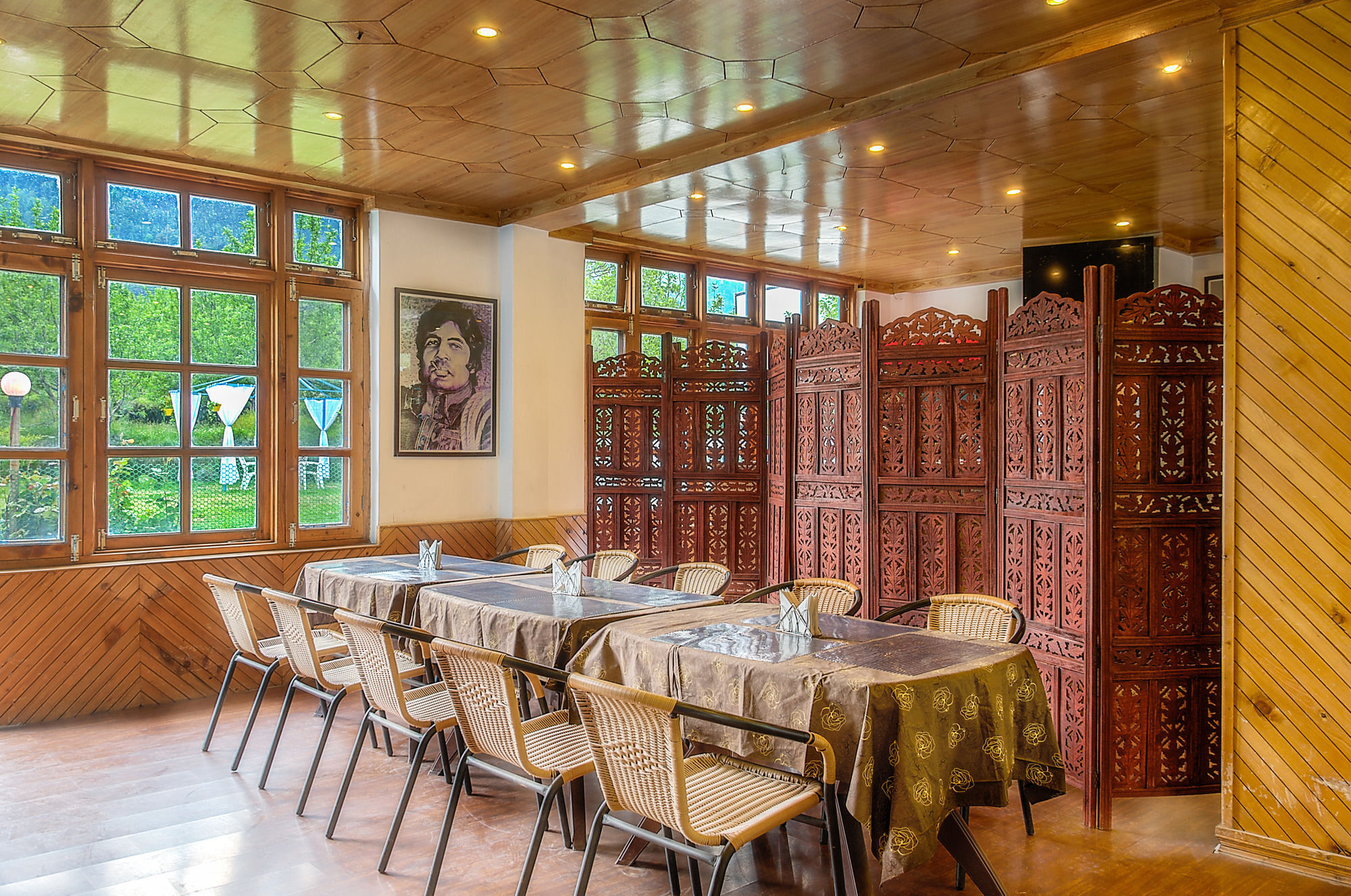 Treebo Trend Celebriti Manali Hotel Vashist Exterior photo